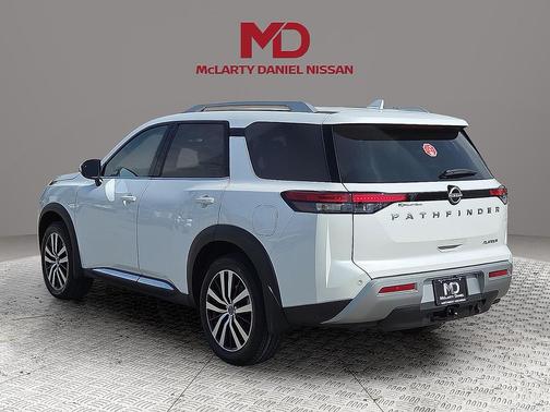 2025 Nissan Pathfinder Platinum FWD