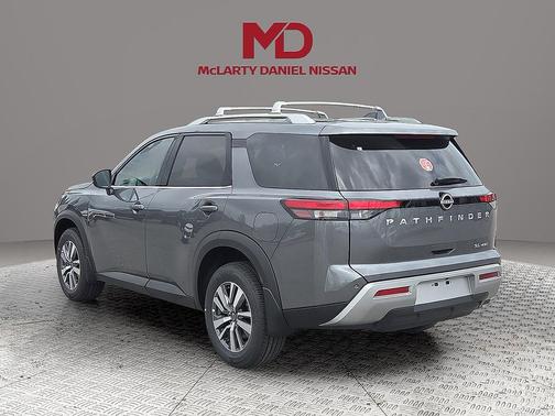 2025 Nissan Pathfinder SL 4WD