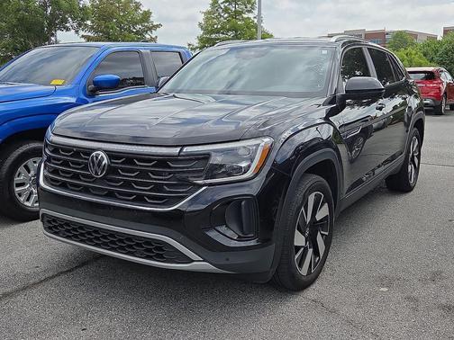 Deep Black 2024 Volkswagen Atlas Cross Sport 2.0T SE w/Technology 4MOTION