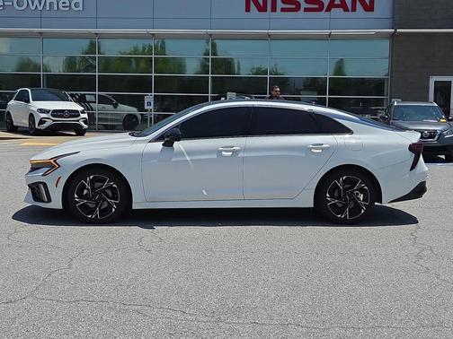 Snow White Pearl 2025 Kia K5 GT-Line
