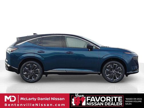 Aurora Blue Pearl Metallic/Super Black 2026 Nissan Murano Platinum