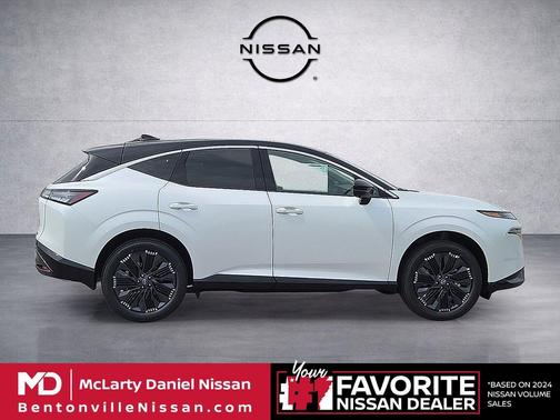 Everest White Pearl Tricoat/Super Black 2026 Nissan Murano Platinum