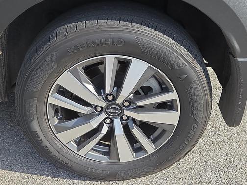 2025 Nissan Pathfinder SL 4WD