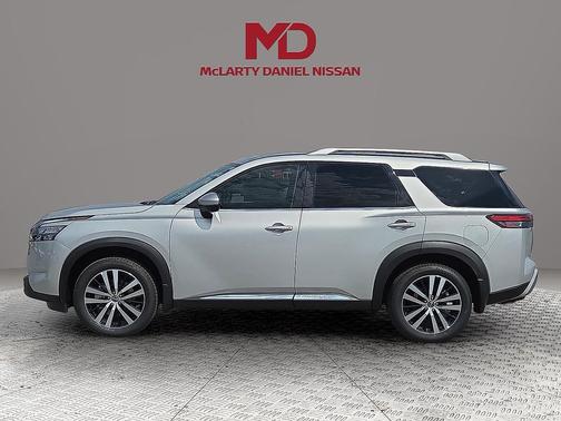 2025 Nissan Pathfinder Platinum FWD