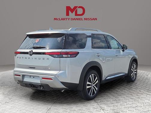 2025 Nissan Pathfinder Platinum FWD