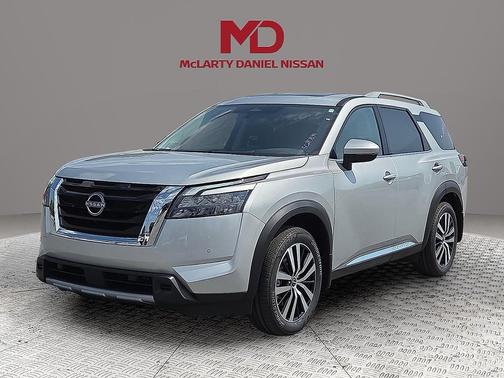 2025 Nissan Pathfinder Platinum FWD