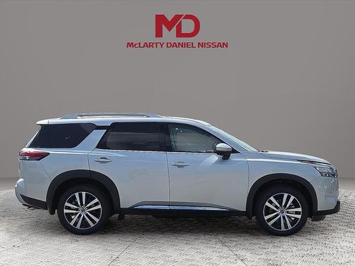 2025 Nissan Pathfinder Platinum FWD