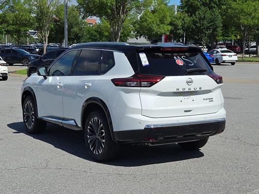 Everest White Pearl/Super Black 2026 Nissan Rogue Platinum