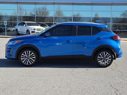 2022 Nissan Kicks SV