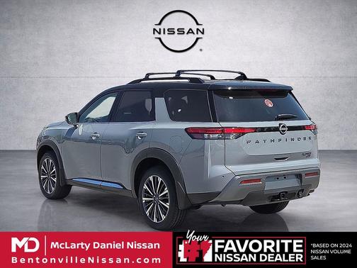 Boulder Gray Pearl/Super Black 2026 Nissan Pathfinder Platinum