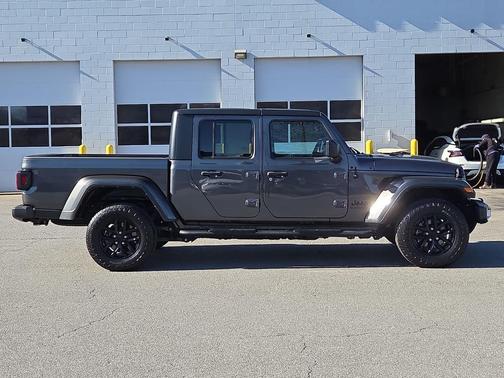 2022 Jeep Gladiator Sport S