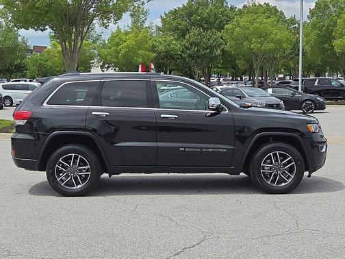 Diamond Black Crystal Pearlcoat 2022 Jeep Grand Cherokee Limited