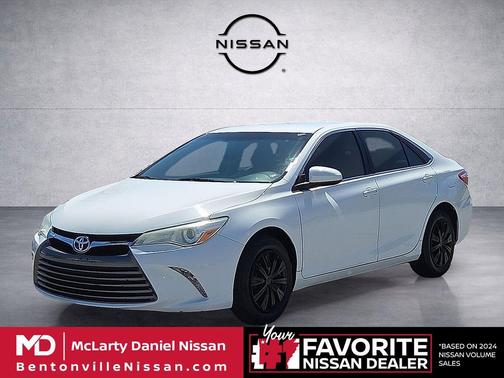 Super White 2016 Toyota Camry LE