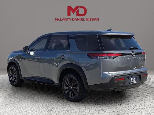 2022 Nissan Pathfinder S 4WD