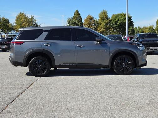 2022 Nissan Pathfinder S 4WD