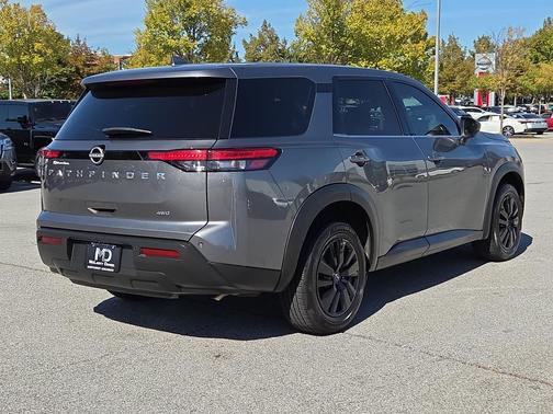 2022 Nissan Pathfinder S 4WD
