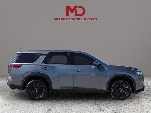 2022 Nissan Pathfinder S 4WD