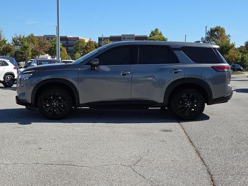 2022 Nissan Pathfinder S 4WD