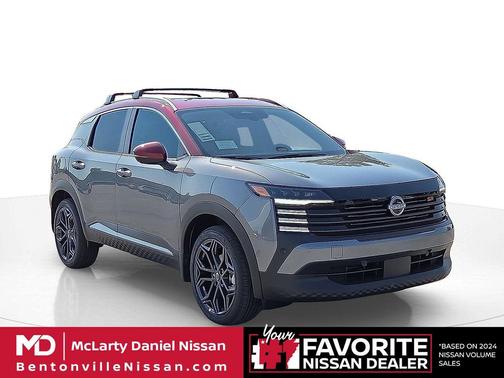 Gun Metallic/Scarlet Ember Tintcoat 2026 Nissan Kicks SR