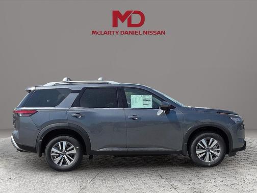 2025 Nissan Pathfinder SL 4WD