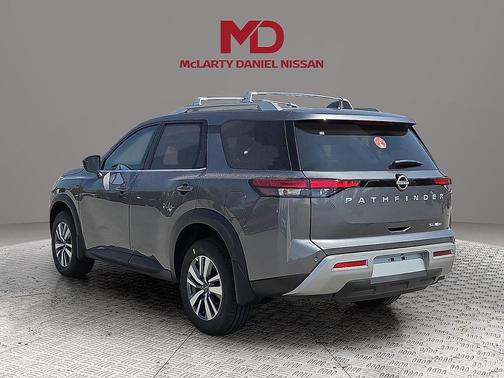 2025 Nissan Pathfinder SL 4WD