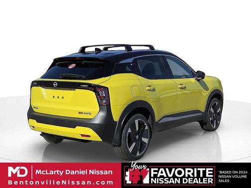 Yuzu Yellow Metallic/Super Black 2026 Nissan Kicks SR