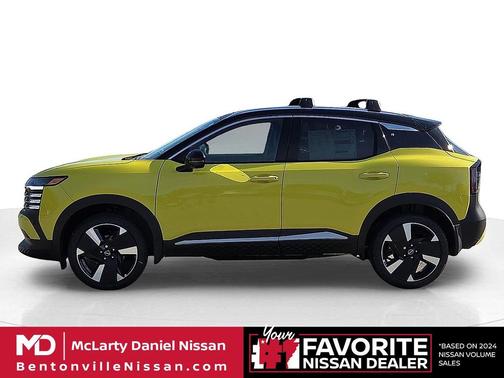 Yuzu Yellow Metallic/Super Black 2026 Nissan Kicks SR