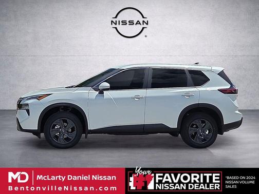 Everest White Pearl Tricoat 2026 Nissan Rogue SV