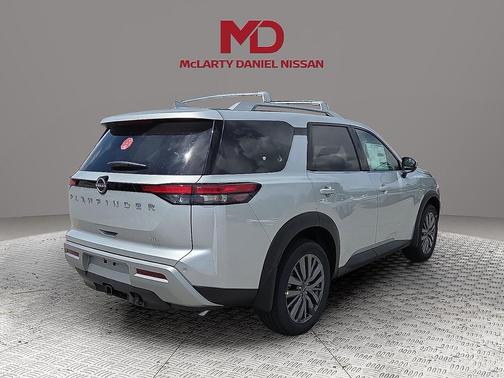 2025 Nissan Pathfinder SL FWD