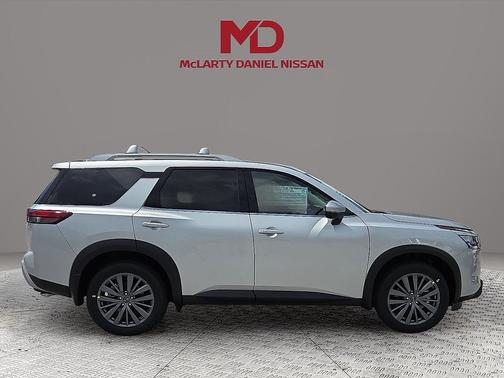 2025 Nissan Pathfinder SL FWD