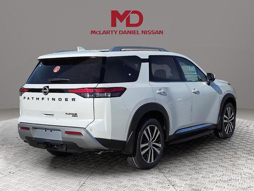 2025 Nissan Pathfinder Platinum 4WD