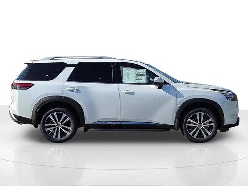 2025 Nissan Pathfinder Platinum 4WD