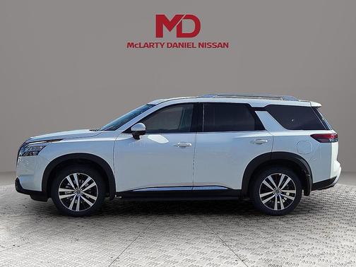 2025 Nissan Pathfinder Platinum 4WD