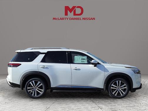 2025 Nissan Pathfinder Platinum 4WD