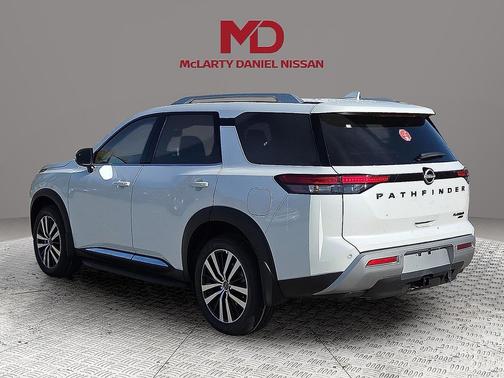 2025 Nissan Pathfinder Platinum 4WD