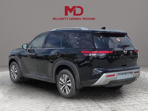 2025 Nissan Pathfinder SL 4WD