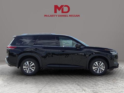 2025 Nissan Pathfinder SL 4WD