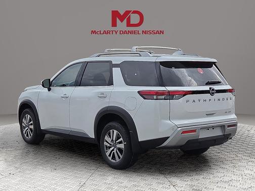 2025 Nissan Pathfinder SL 4WD