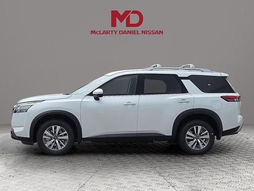 2025 Nissan Pathfinder SL 4WD