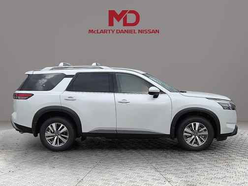 2025 Nissan Pathfinder SL 4WD