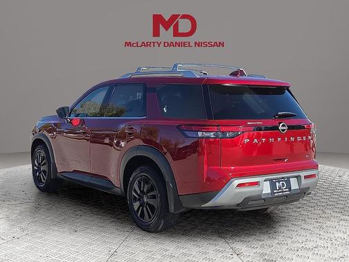 2023 Nissan Pathfinder SL FWD