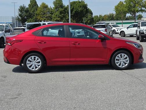 2022 Hyundai Accent SE