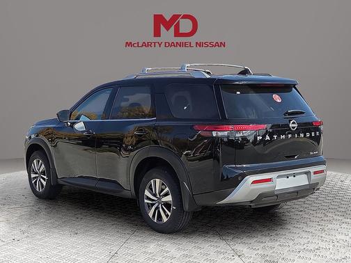 2025 Nissan Pathfinder SL 4WD