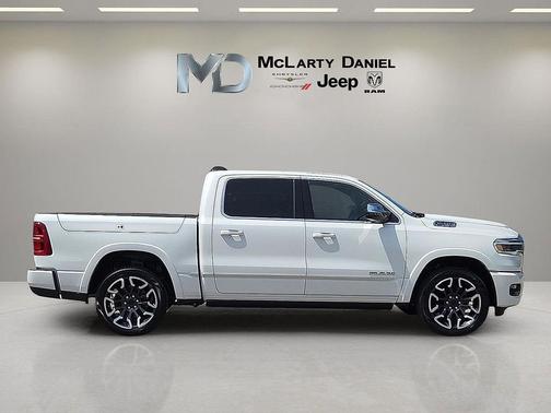 Ivory White Tri-Coat Pearlcoat 2025 RAM 1500 Limited