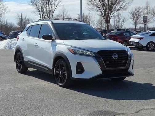 2021 Nissan Kicks SR