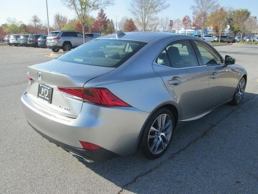 Photo 5 of 30 of 2019 Lexus IS 300 Base