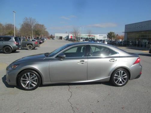 Photo 2 of 30 of 2019 Lexus IS 300 Base