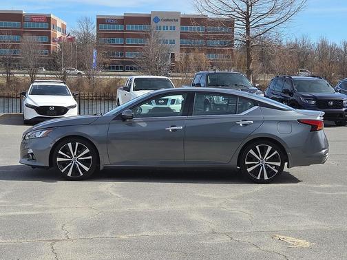 2020 Nissan Altima Platinum FWD