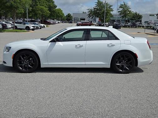 2021 Chrysler 300 Touring