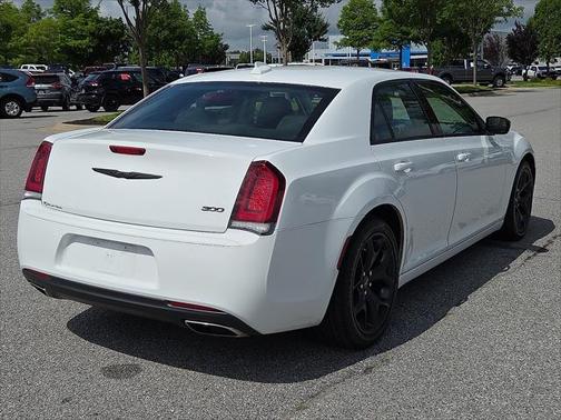 2021 Chrysler 300 Touring